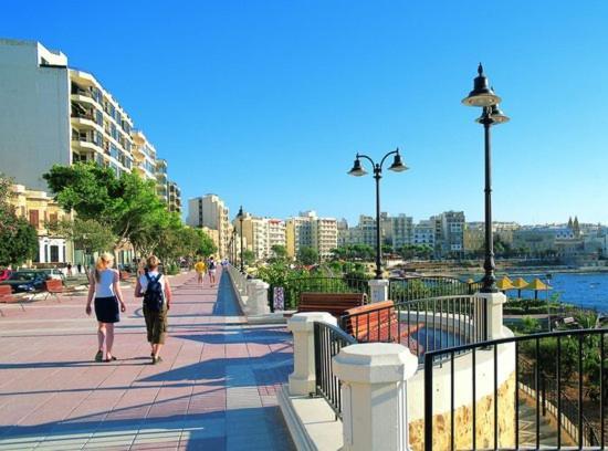 Perfect Location, Modern 2Br Apartment สลีมา ภายนอก รูปภาพ